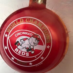 Cincinnati Reds 1990 World Champions Ornament, never used with original box